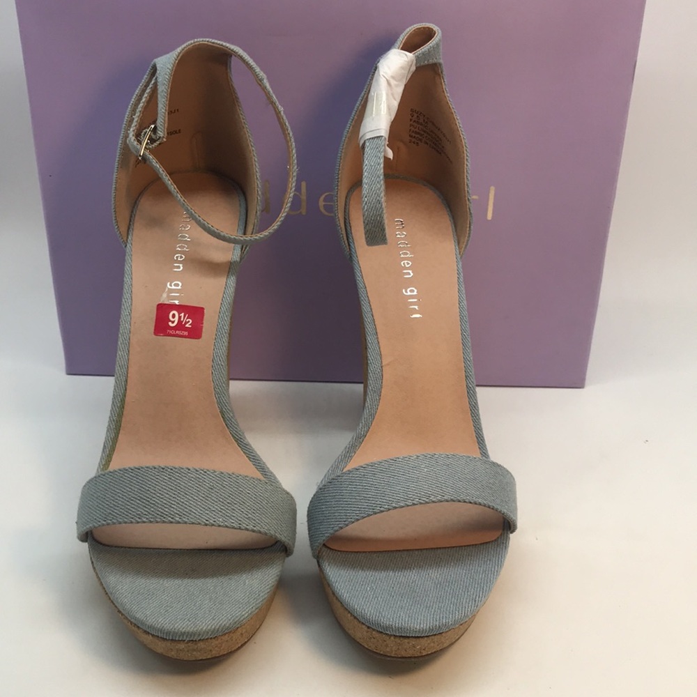Madden Girl
Women's Suzy C Denim Sandals, Denim Blue Size 9.5 - Picture 5 of 16